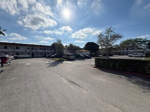400 NW 65th Ave in Margate, FL - Building Photo - Building Photo