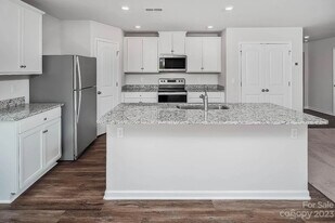 Room in House on Trailblazer St in Charlotte, NC - Building Photo