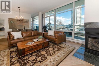 499 Broughton St in Vancouver, BC - Building Photo - Building Photo