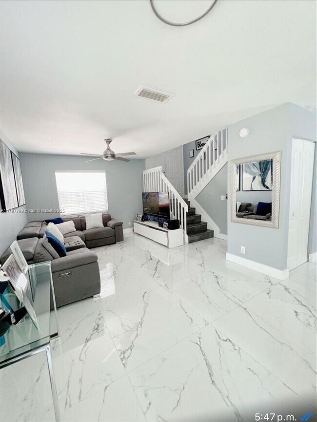 6450 Fern St in Margate, FL - Foto de edificio - Building Photo