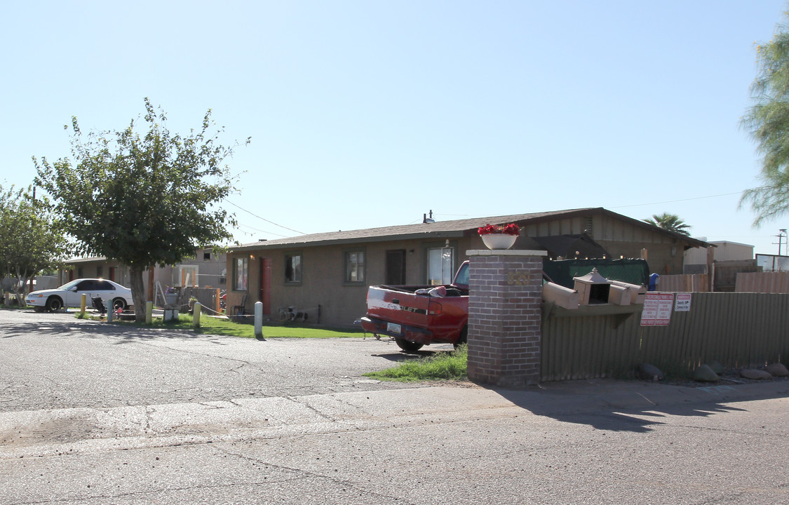 829 S 30th Ave in Phoenix, AZ - Foto de edificio