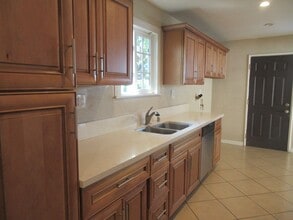11406 Woodley Ave in Los Angeles, CA - Building Photo - Building Photo