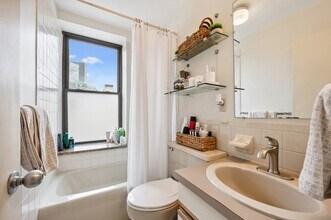 44 Grove St, Unit 9 in Boston, MA - Foto de edificio - Building Photo