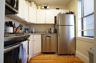 431 Broadway, Unit 22 in Somerville, MA - Foto de edificio - Building Photo