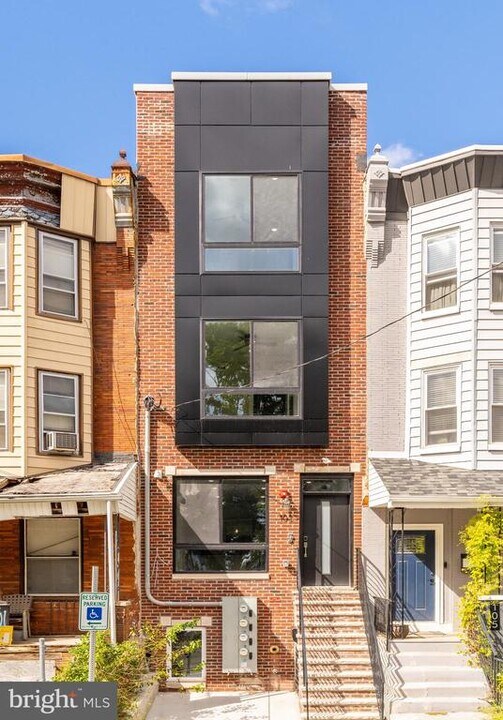 103 E Duval St in Philadelphia, PA - Building Photo