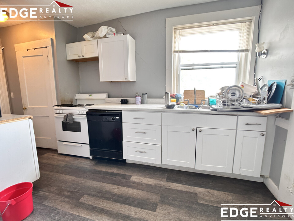 1711 Commonwealth Ave, Unit 1 in Boston, MA - Building Photo