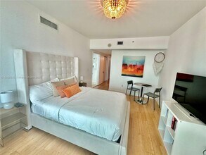 350 S Miami Ave, Unit 3501 in Miami, FL - Building Photo - Building Photo