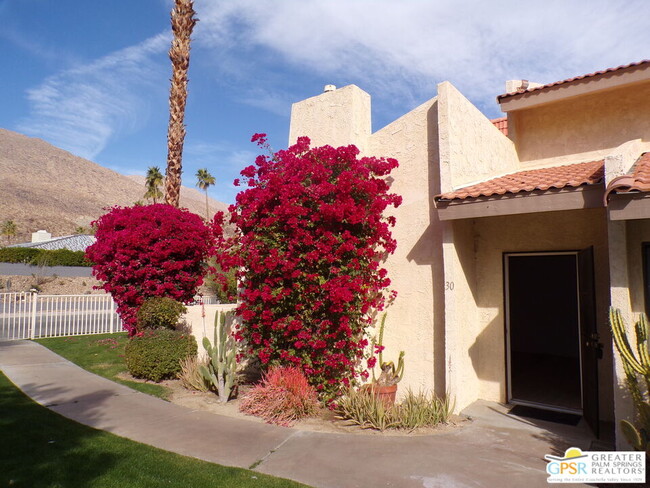 2600 S Palm Canyon Dr in Palm Springs, CA - Foto de edificio - Building Photo