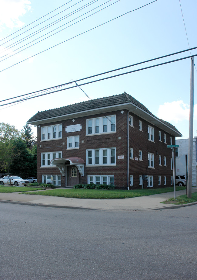 42 E Tallmadge Ave in Akron, OH - Building Photo - Building Photo