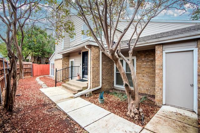 2724 Meadowstone Ct in Carrollton, TX - Building Photo