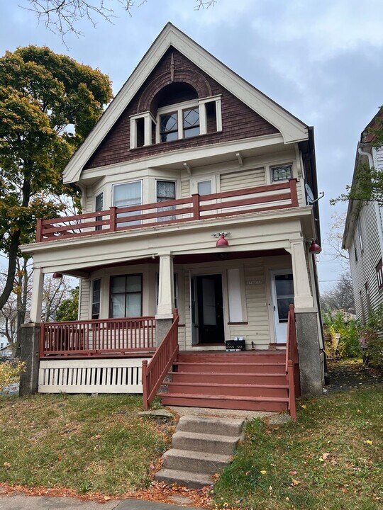 3176 N Richards St in Milwaukee, WI - Building Photo