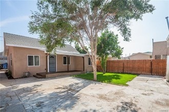 712 W 54th St in Los Angeles, CA - Building Photo - Building Photo