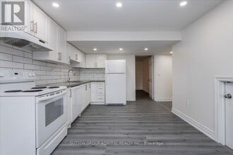 104 Marsellus Dr in Barrie, ON - Building Photo - Building Photo