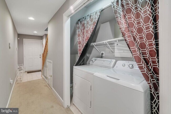 6046 Ticket Way in Woodbridge, VA - Building Photo - Building Photo