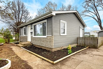 903 Merrill Ave in Loves Park, IL - Building Photo - Building Photo