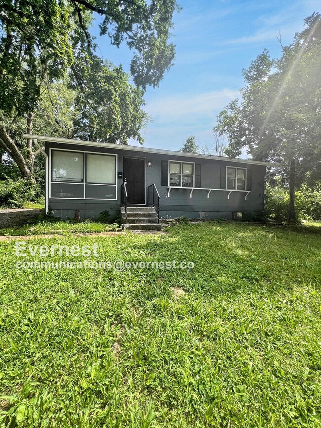 7401 E 49th St in Kansas City, MO - Building Photo - Building Photo