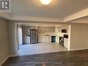 305 Jean Landing in Milton, ON - Building Photo - Building Photo