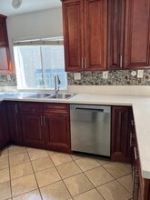 Laveta Terrace in Los Angeles, CA - Foto de edificio - Building Photo