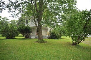 8071 River Rd in Baldwinsville, NY - Building Photo