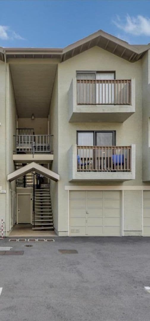 property at 943 Ridgeview Ct