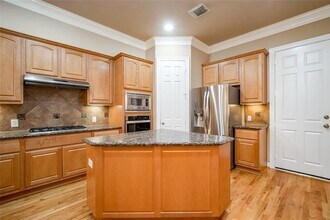 2906 Royal Oaks Crest in Houston, TX - Building Photo - Building Photo