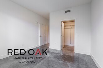 5727 La Mirada Ave in Los Angeles, CA - Building Photo - Building Photo
