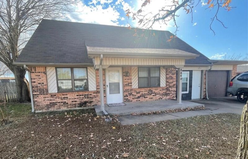 904 NW 9th St in Moore, OK - Building Photo