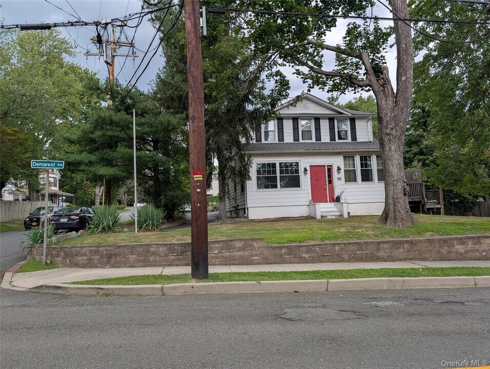 56 Demarest Ave in West Nyack, NY - Building Photo