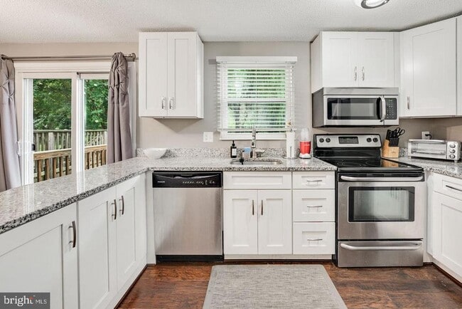 8163 Curving Creek Ct in Springfield, VA - Building Photo - Building Photo