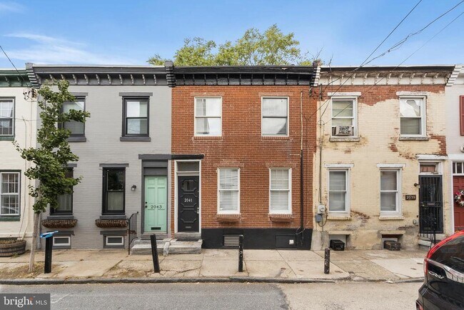 property at 2041 Pemberton St