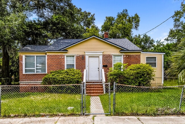 property at 1130 Saratoga Blvd