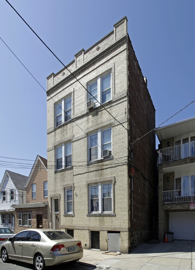 6013 Madison St in West New York, NJ - Building Photo - Building Photo