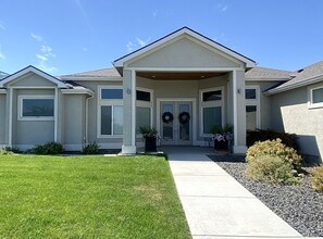3813 W 48th Ave in Kennewick, WA - Building Photo - Building Photo