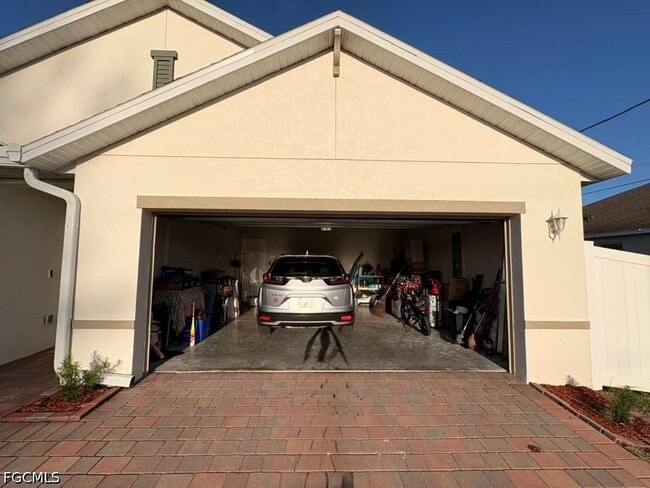 1129 NW 20th Ave in Cape Coral, FL - Building Photo - Building Photo