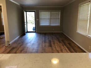 901 N Greensboro St, Unit Apt E in Carrboro, NC - Building Photo - Building Photo