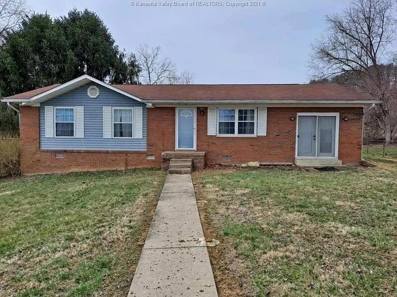 198 Meadow Dr in Culloden, WV - Building Photo