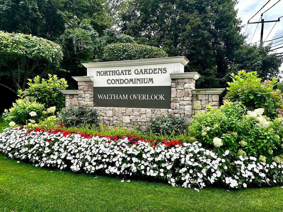 22 Jacqueline Rd, Unit c in Waltham, MA - Foto de edificio
