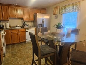 289 Elmwood St, Unit 2 in North Attleboro, MA - Building Photo - Building Photo