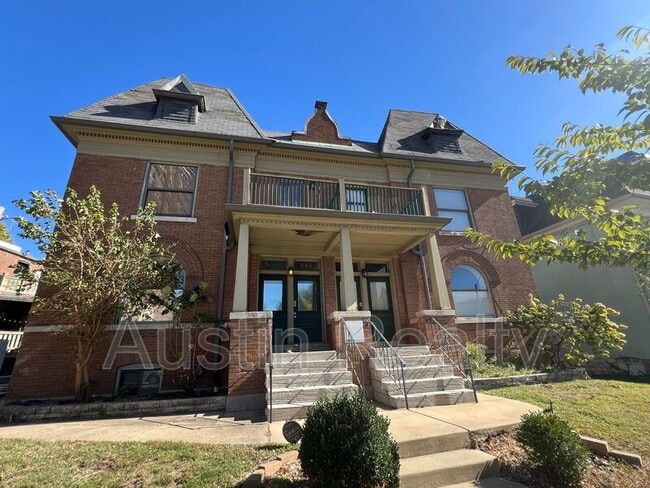 property at 348 N Newstead Ave