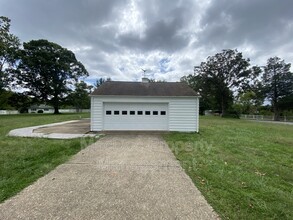 202 Deacon Rd in Fredericksburg, VA - Foto de edificio - Building Photo