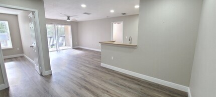 940 Village Trail in Port Orange, FL - Foto de edificio - Building Photo