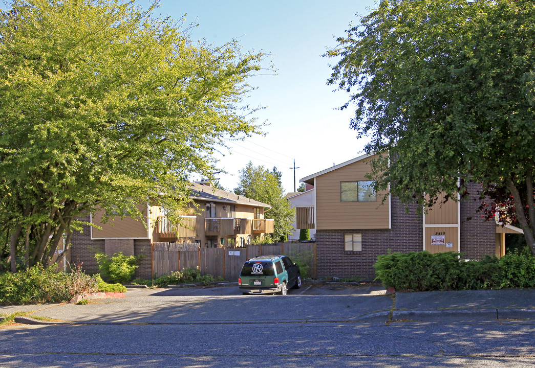 8411-8419 8th Ave W in Everett, WA - Foto de edificio