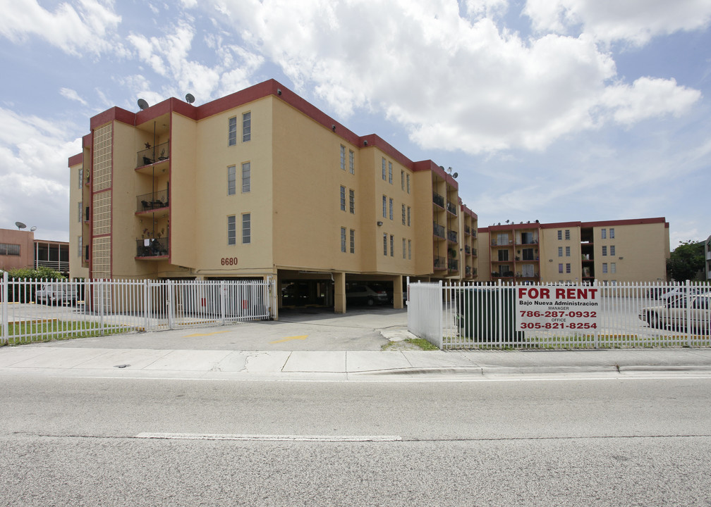 6680 W 2nd Ct in Hialeah, FL - Building Photo