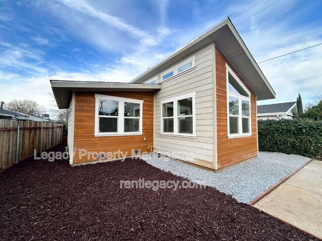 10753 Oakton Way in Rancho Cordova, CA - Building Photo - Building Photo