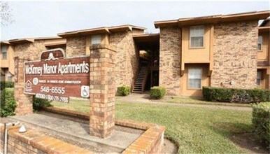 506 N McKinney St in Sweeny, TX - Building Photo - Building Photo