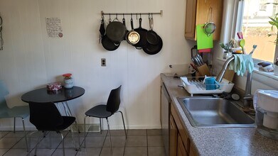 19 Hunting St, Unit 1 in Cambridge, MA - Foto de edificio - Building Photo