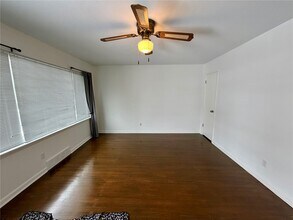 317 Thomas Ave in St. Charles, MO - Foto de edificio - Building Photo