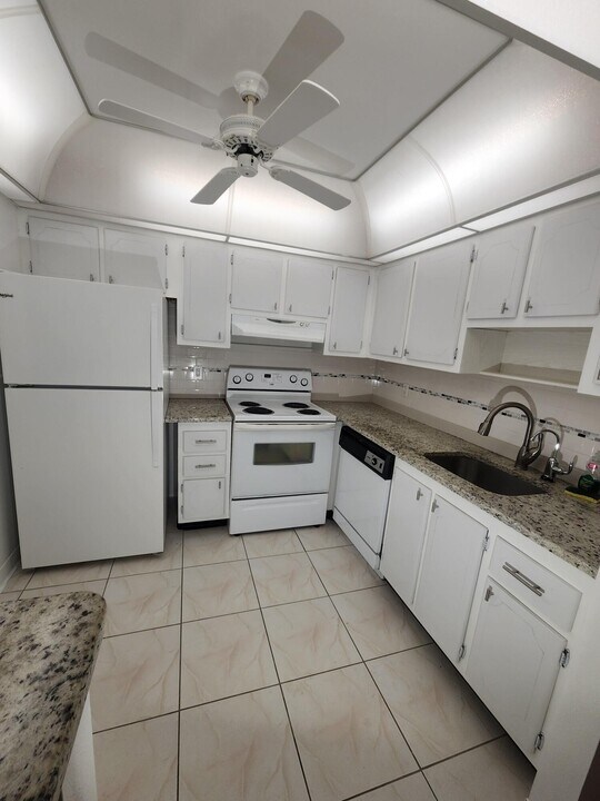 659 Brittany Ct in Delray Beach, FL - Building Photo