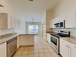 6424 Bridgecrest Dr in Lithia, FL - Building Photo - Building Photo