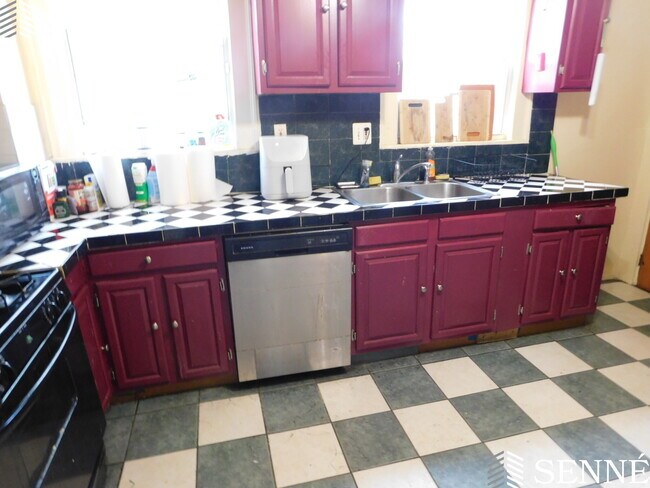 31 Seattle St, Unit 1 in Boston, MA - Building Photo - Building Photo